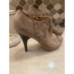 Via Spiga taupe suede booties sz 10
